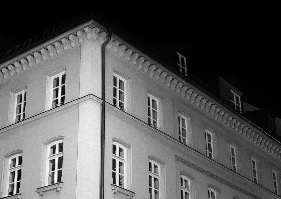 Landwehrstraße bei Nacht